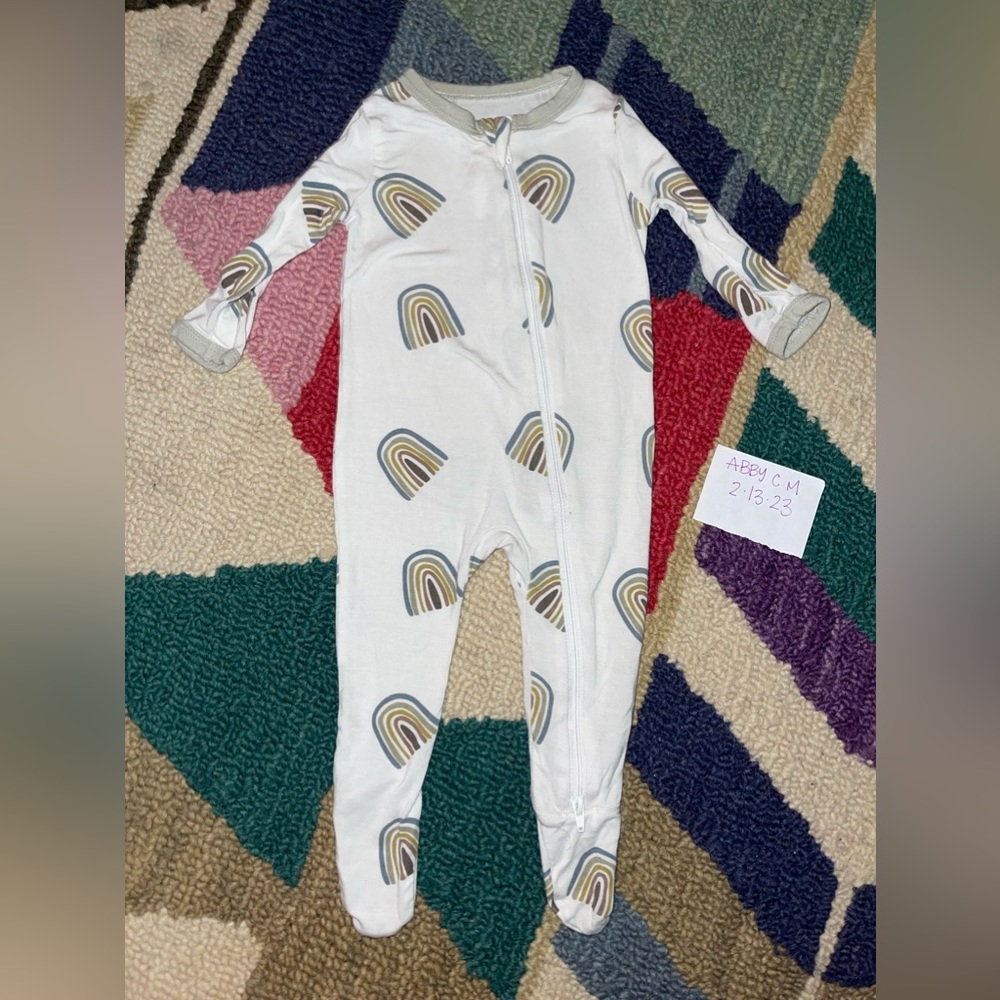 Kyte baby Aloe rainbow zip footie - Picture 1 of 3
